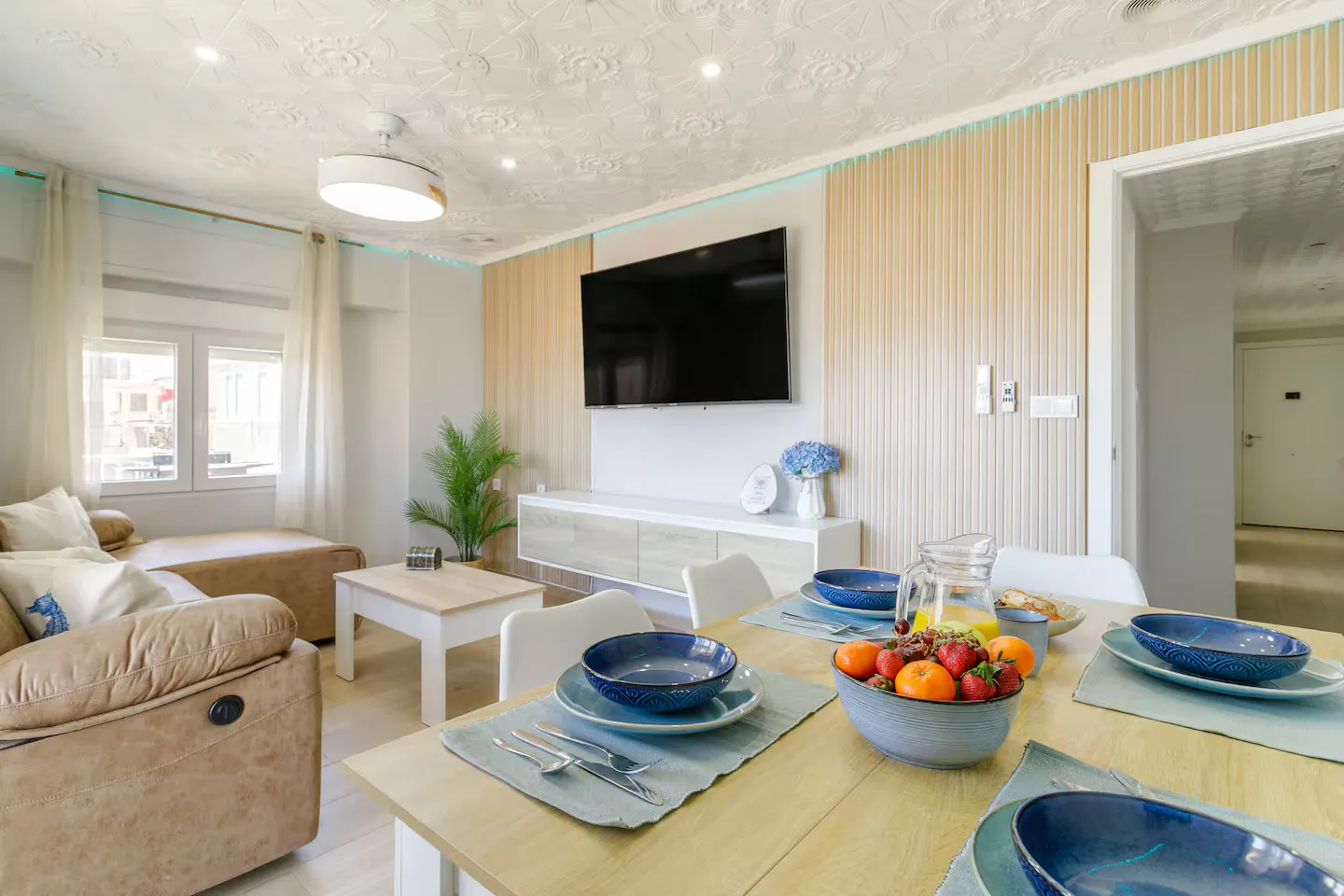 Salón con Smart TV de 65 pulgadas
