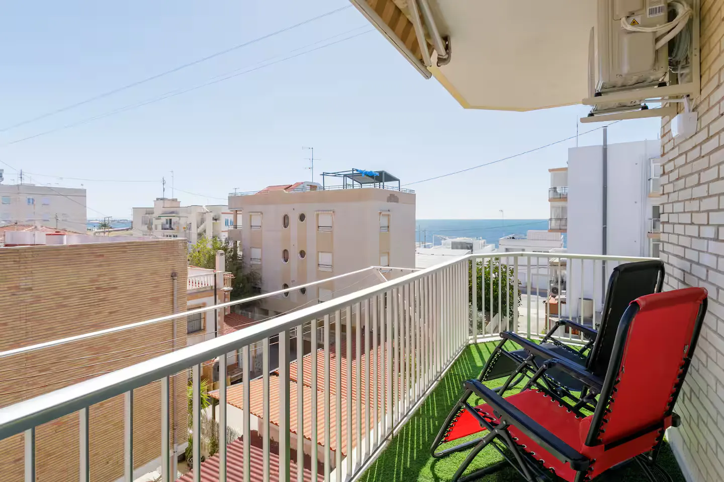 Balcón con vistas al Mediterráneo